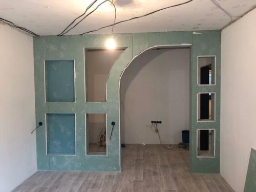 Разделил комнату на две части при помощи такой вот перегородки. 01