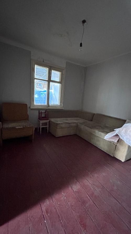 Из старой убитой халупы за два месяца сделали стильную студию со своим двориком с зоной отдыха. 01