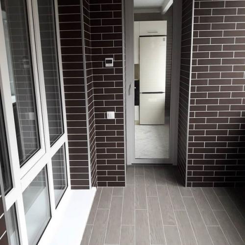 Отбабахали себе такую лоджию, без всяких излишеств, , внимание, только в строгом деловом стиле. 02