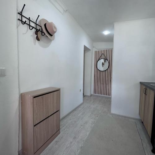 Из старой убитой халупы за два месяца сделали стильную студию со своим двориком с зоной отдыха. 05