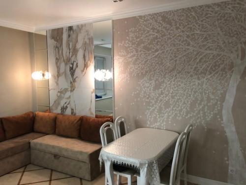 Сделали у себя на кухне такой вот ремонт.  