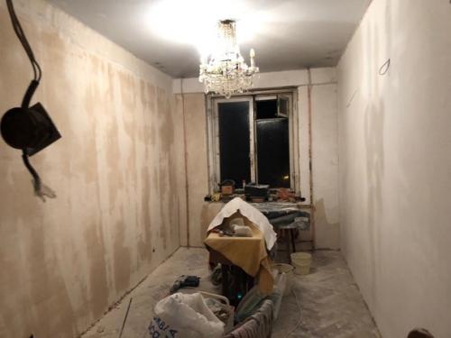 Разобрали полностью комнату, пришлось конкретно попотеть, а затем уже приступили к отделке. 02