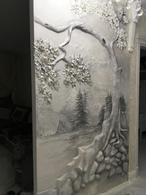 Украсила стену у себя в квартире лепниной. 01