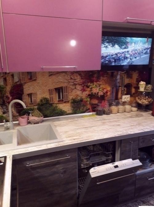 Свою кухню я решила наполнить яркими деталями. 01