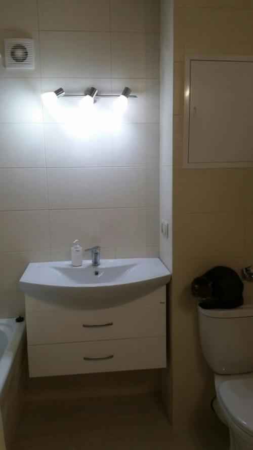 Вот так мы оформили санузел, в спокойных тонах. 02