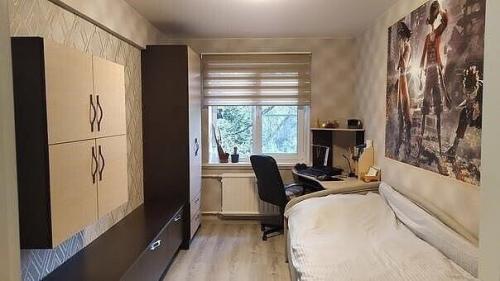 Это комната, которую мы подготовили для нашего сына. 05