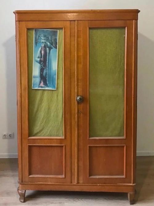 Старая мебель не ужасна, она просто несёт некий вайб того времени. 03