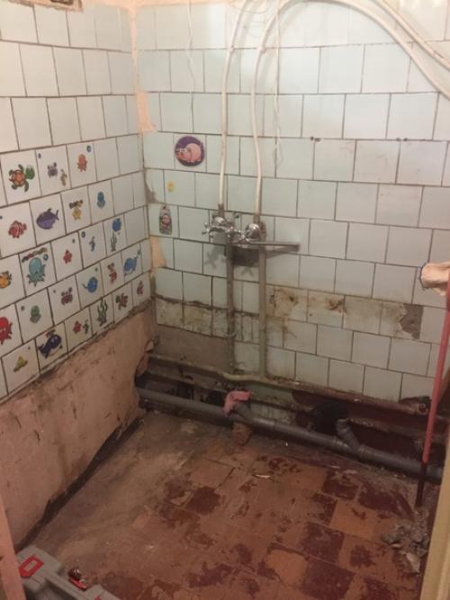 Решил не покупать душевую кабинку, а сделать зону душа.