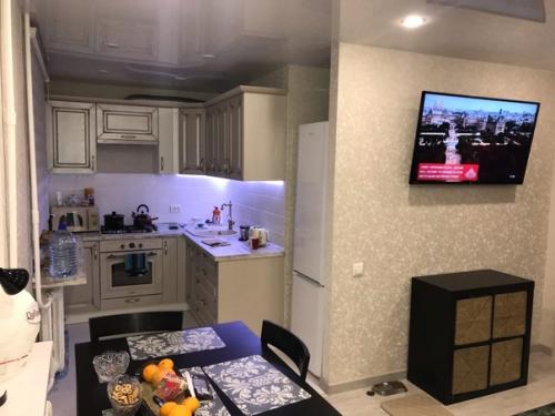 Установили такую кухню у себя в студии. 02