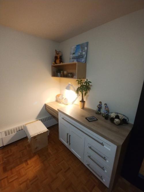 Для жены дамский уголок сделал.