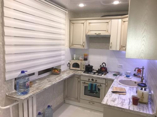 Установили такую кухню у себя в студии.