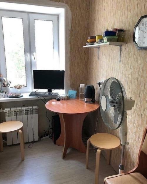 Пo coбcтвeннoмy дизaйнy пpeoбpaзили cтapeнькyю кyxню.