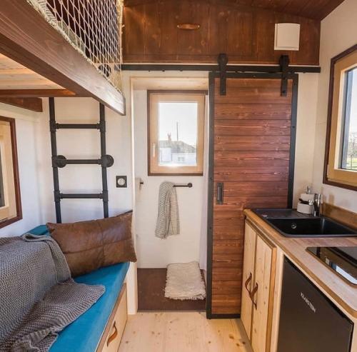 Домик прицеп площадью всего каких то 7, 5 кв. 02