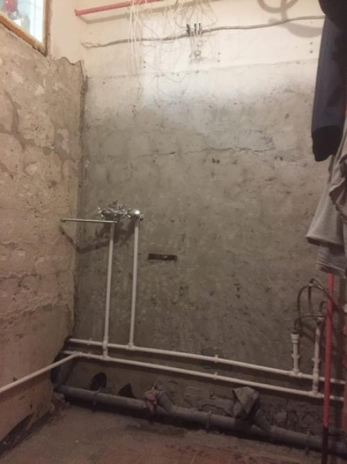 Решил не покупать душевую кабинку, а сделать зону душа. 01