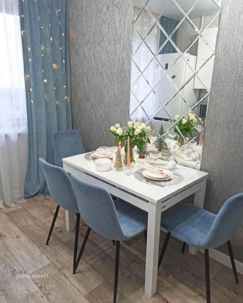 Специально поставил в свою новую кухню махровые стулья с голубым цветом. 01