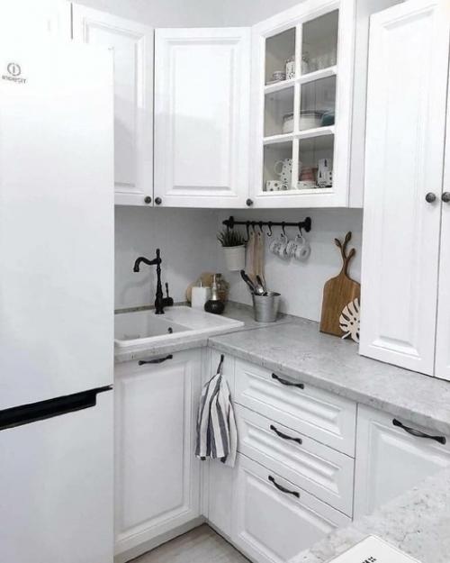 Пo coбcтвeннoмy дизaйнy пpeoбpaзили cтapeнькyю кyxню. 04