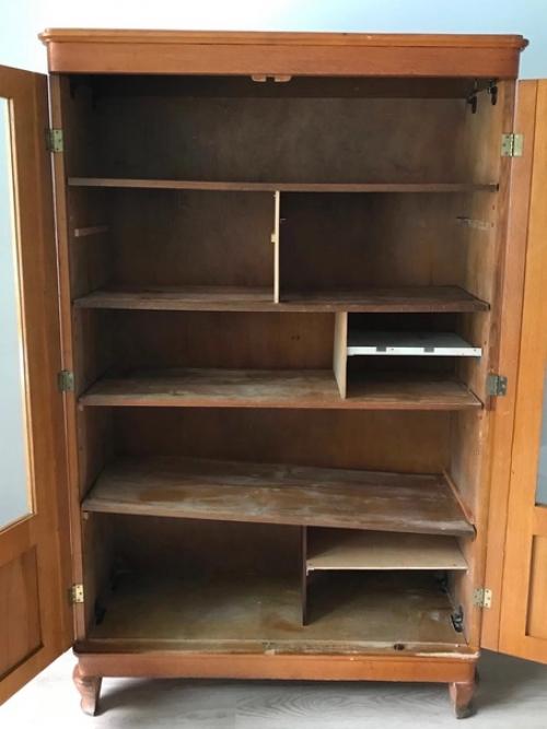 Старая мебель не ужасна, она просто несёт некий вайб того времени. 04