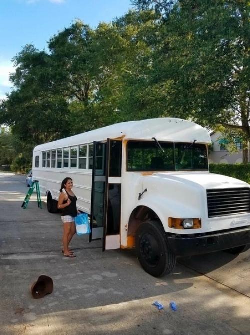 Решил не продавать старый автобус, а взять все в свои руки! 03