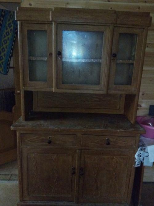 Решили поэксперементировать со старым буфетом, ведь выкинуть всегда успели бы.