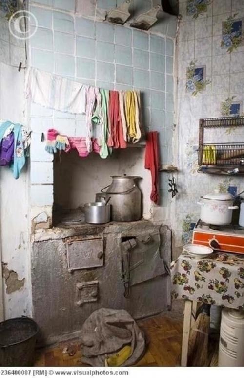 Кадры из коммунальных квартир, это было несколько лет назад, но и сейчас такое тоже есть. 02