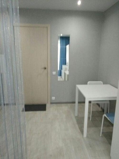 Приобрели комнату в общежитии, превратили ее в небольшую студию. 08