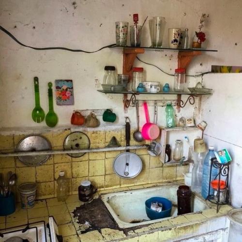 Кадры из коммунальных квартир, это было несколько лет назад, но и сейчас такое тоже есть. 04