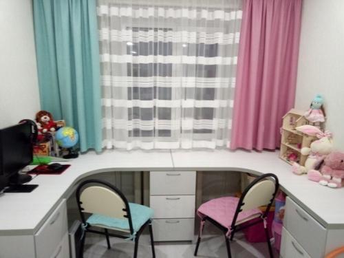 Бюджетный ремонт в детской комнате для разнополых детей сделали.