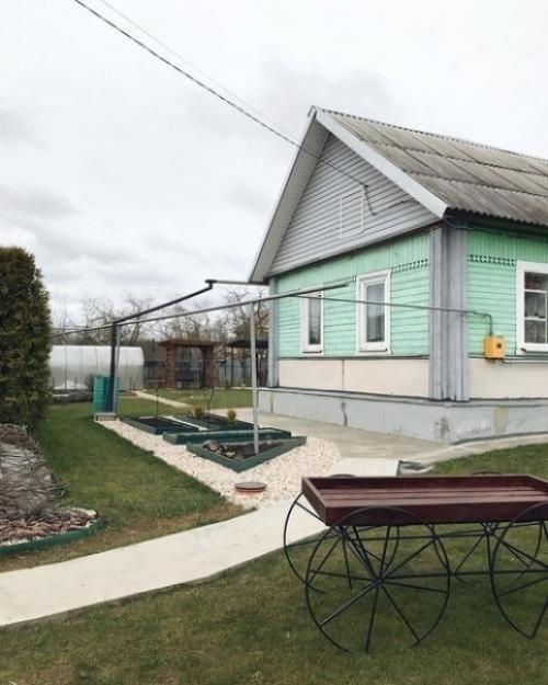 Снаружи до кажется очень старым и простым, но никто не знает, что внутри царит уютная атмосфера и красота. 07