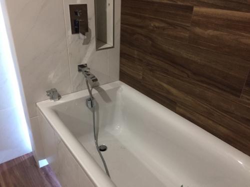 Вот и закончили мы ремонт у себя в санузле, все трубы и коммуникации закрыли. 07