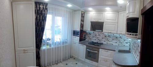 Моя кухня.  Выбрала светлый гарнитур, за 2 года не пожалела. 02