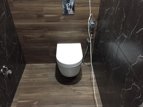 Вот и закончили мы ремонт у себя в санузле, все трубы и коммуникации закрыли. 01