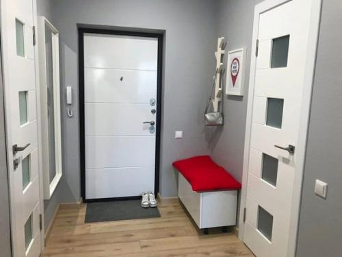 Небольшая квартира, но с новым современным ремонтом, и полностью оборудована всем необходимым для жизни. 08