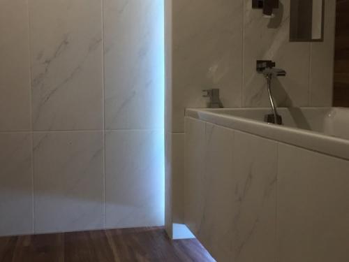 Вот и закончили мы ремонт у себя в санузле, все трубы и коммуникации закрыли. 03