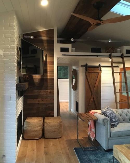 Небольшой загородный домик, но какой уютный. 02