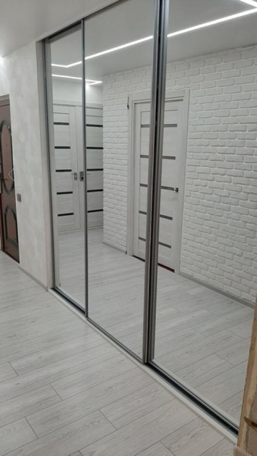 Вот так мы преобразили нашу прихожую комнату, результат бомбезный, вы только посмотрите. 03