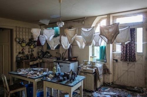 Кадры из коммунальных квартир, это было несколько лет назад, но и сейчас такое тоже есть. 01