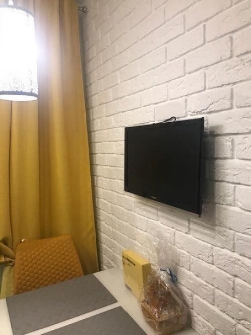 Очень маленькая кухня, но мы постарались и уместили в неё всё, что нужно было. 01