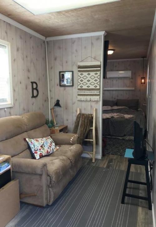 Зато без кредитов и ипотек, очень необычное и интересное решение. 02