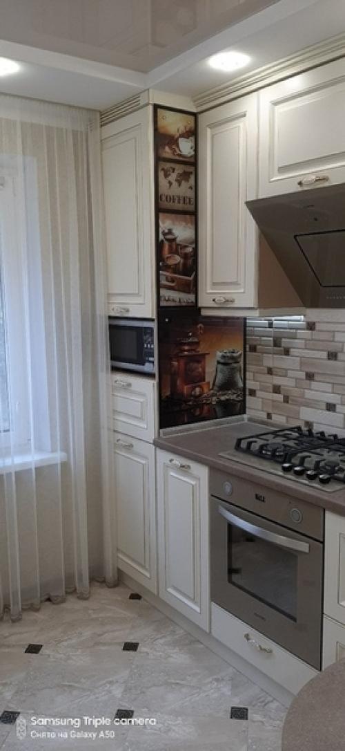 Моя кухня.  Выбрала светлый гарнитур, за 2 года не пожалела. 05