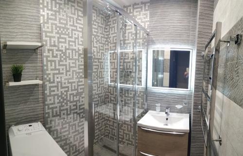 Вот так мы ремонт в туалете с ванной исполнили.