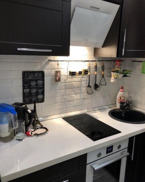 Кухня у нас хоть и маленькая, но мы всё равно постарались её оформить красиво и стильно. 04