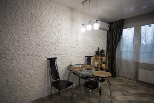 Купили новую квартиру и сразу же принялись делать в ней ремонт. 01