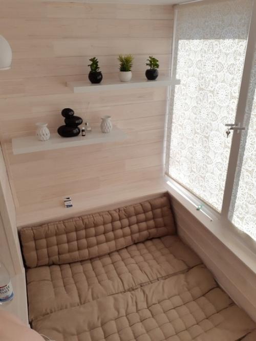 Сделали ремонт на балконе, хотелось обустроить всё красиво. 07