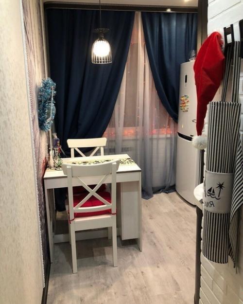 Кухня у нас хоть и маленькая, но мы всё равно постарались её оформить красиво и стильно.