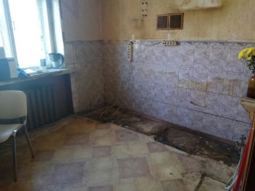 Какая прекрасная кухня получилась, всё симпатично, со вкусом, и главное ничего лишнего.