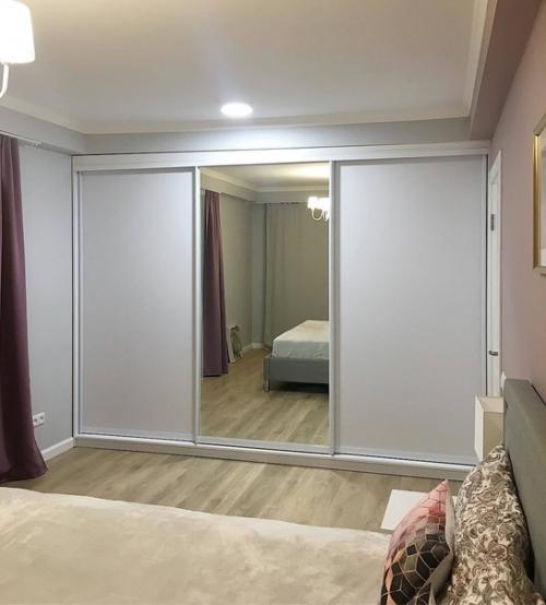 Заказали себе шкаф, мастера делала всё так, как мы просили. 02