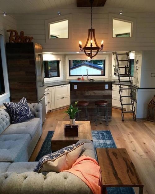 Небольшой загородный домик, но какой уютный. 04