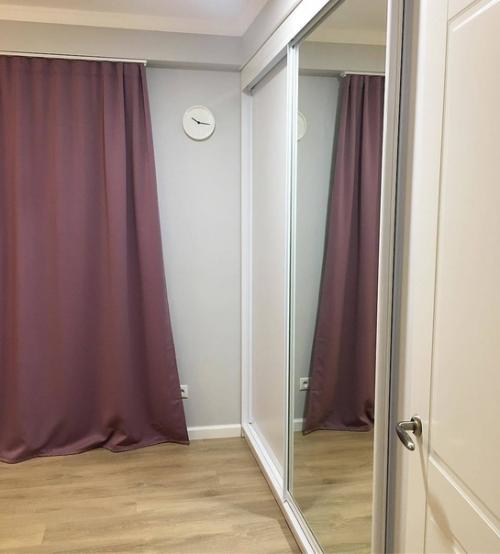 Заказали себе шкаф, мастера делала всё так, как мы просили. 01