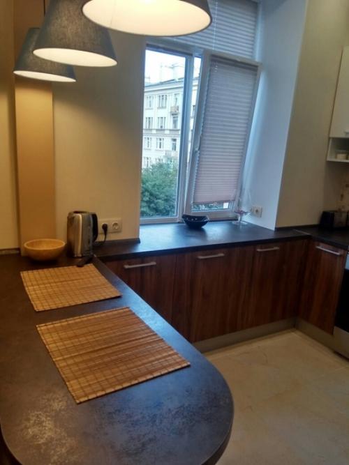 Какая прекрасная кухня получилась, всё симпатично, со вкусом, и главное ничего лишнего. 06