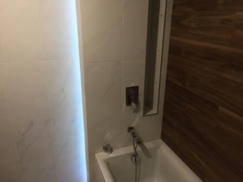 Вот и закончили мы ремонт у себя в санузле, все трубы и коммуникации закрыли. 04